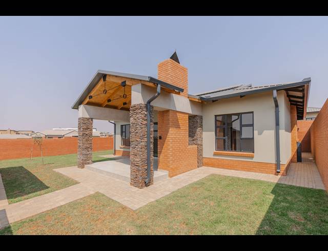 3 BEDROOM SIMPLEX FOR SALE IN SIX FOUNTAINS RESIDENTIAL ESTATE